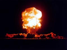 Warren Buffett Warns: Trump-Style Tariffs Could Escalate to Nuclear Conflict in Age of Uncertainty